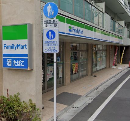 ファミリーマート 椎名町駅南口店の画像