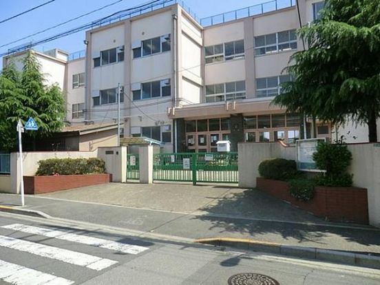 足立区立六木小学校の画像