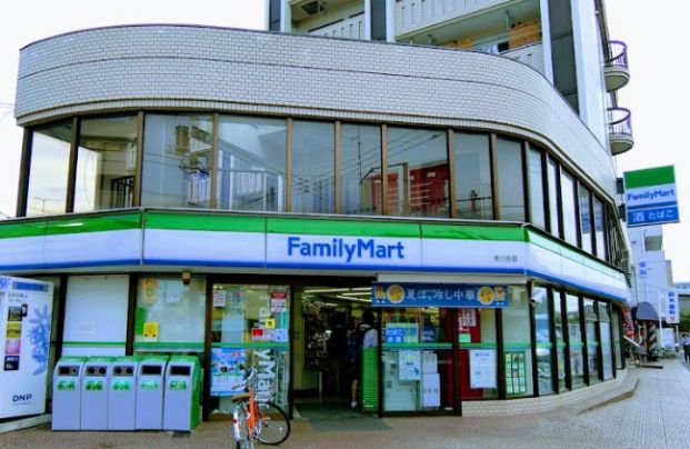 ファミリーマート 氷川台店の画像