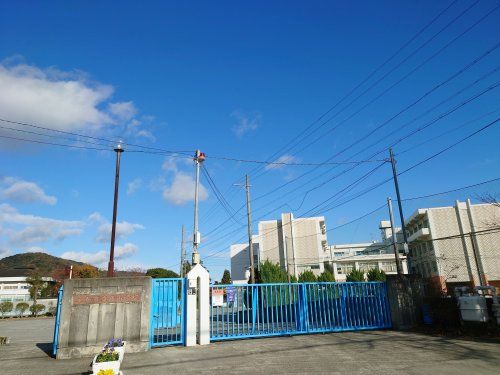 箕面市立 西小学校の画像