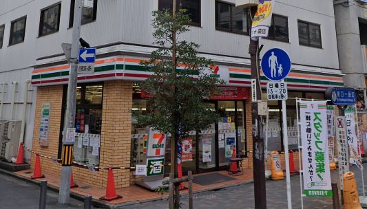 セブンイレブン 蕨東口1番街店の画像