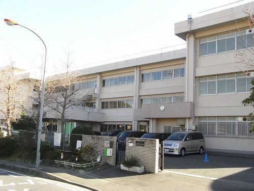 横須賀市立衣笠小学校の画像