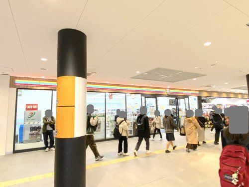 セブンイレブン 泉北高速泉ケ丘駅店の画像