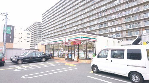 セブンイレブン 大阪三国本町3丁目店の画像