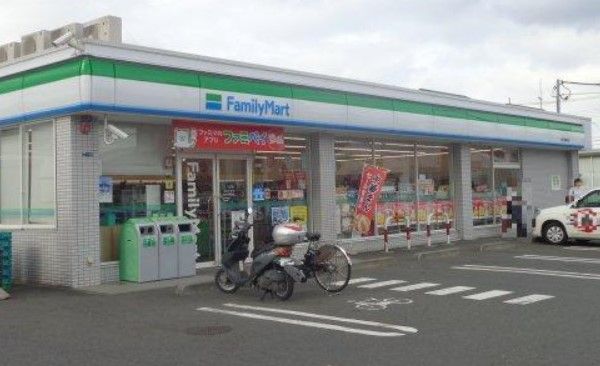 ファミリーマート 町田鶴間店の画像