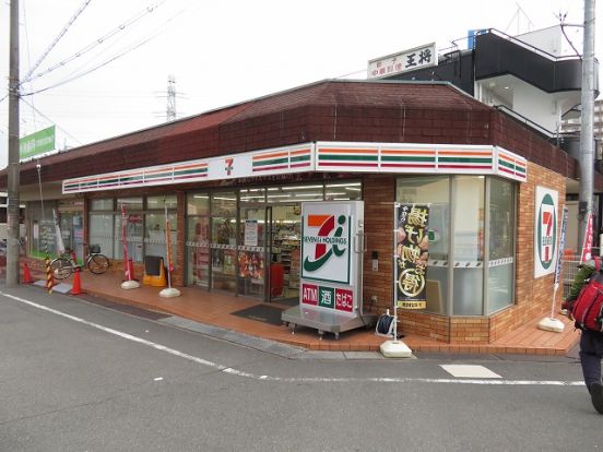 セブンイレブン 枚方牧野駅西口店の画像