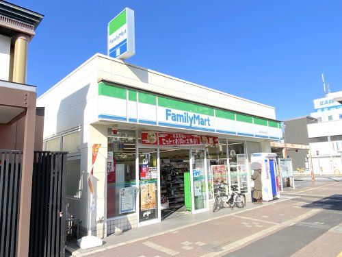 ファミリーマート 栂美木多駅前店の画像