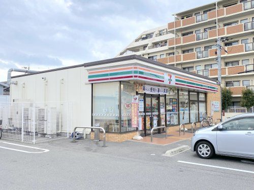 セブンイレブン 泉大津下之町店の画像