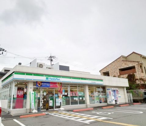 ファミリーマート 箕面小野原西店の画像