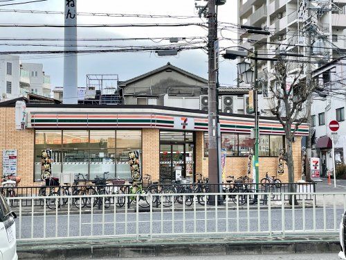 セブンイレブン 大阪西田辺駅東店の画像