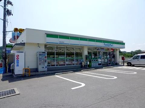 ファミリーマート 霊山掛田店の画像