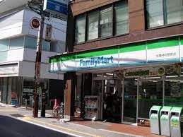 ファミリーマート 松陰神社駅前店の画像