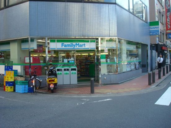 ファミリーマート中池袋公園駅前店の画像