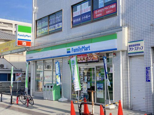 ファミリーマート 久米田駅前店の画像