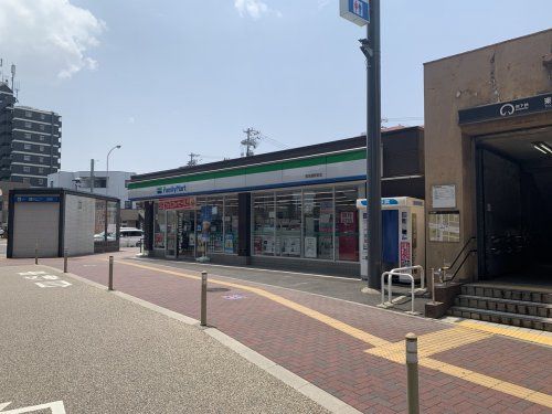 ファミリーマート東海通駅前店の画像