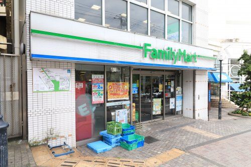 ファミリーマート 横須賀中央西口店の画像