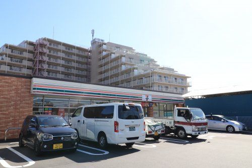 セブンイレブン 横須賀舟倉店の画像