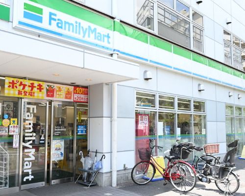 ファミリーマート 西武東長崎駅前店の画像