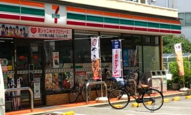 セブンイレブン 東大阪川中店の画像