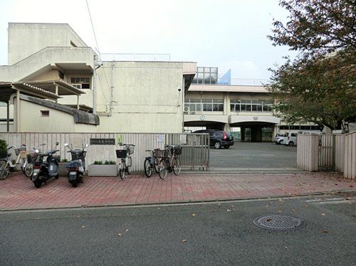 横浜市立本宿中学校の画像