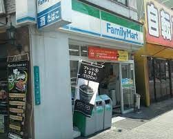 ファミリーマート 十三本町二丁目店の画像