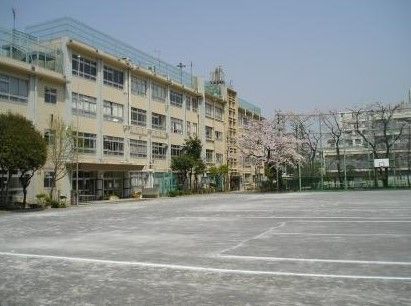 豊島区立駒込中学校の画像