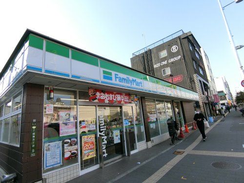 ファミリーマート 成育五丁目店の画像