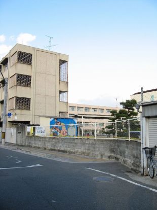 寝屋川市立中央小学校の画像