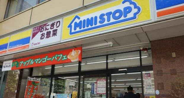 ファミリーマート 日本橋小学校前店の画像