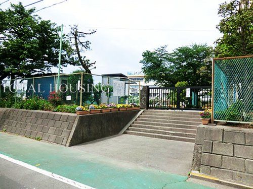 三鷹市立大沢台小学校の画像