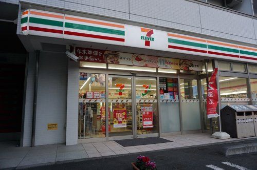 セブンイレブン横浜大口駅前店の画像