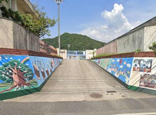 広島市立中野東小学校の画像