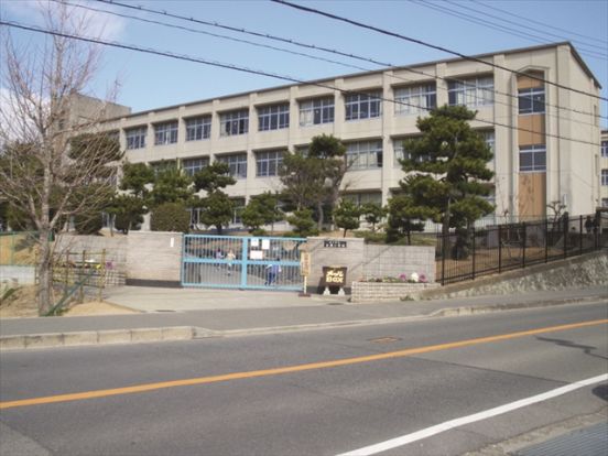  岩岡小学校の画像