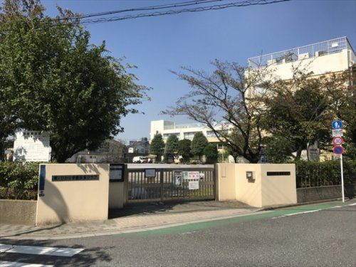 葛飾区立東柴又小学校の画像