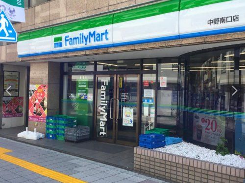 ファミリーマート 中野南口店の画像