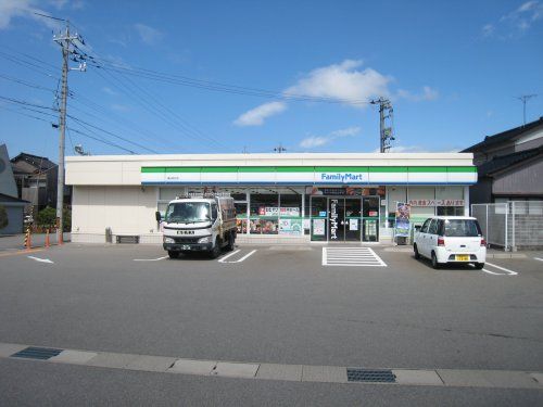 ファミリーマート 富山四方店の画像