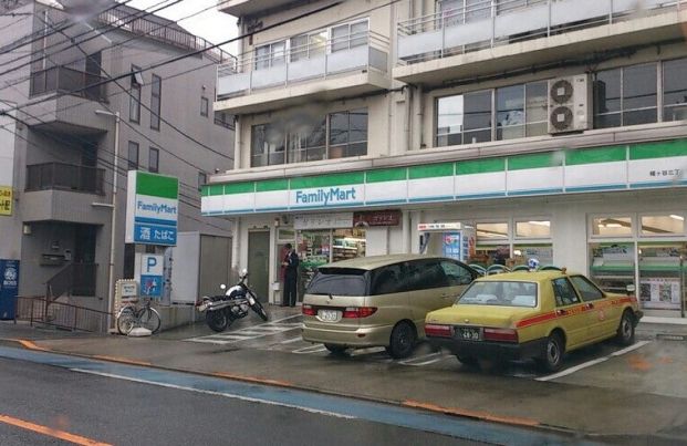 ファミリーマート 幡ヶ谷駅北口店の画像