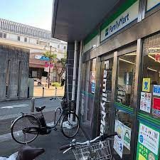 ファミリーマート 喜多見駅北店の画像