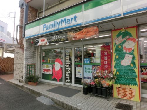 ファミリーマート横浜峰沢町の画像