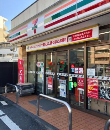 セブンイレブン 新宿下落合駅北店の画像