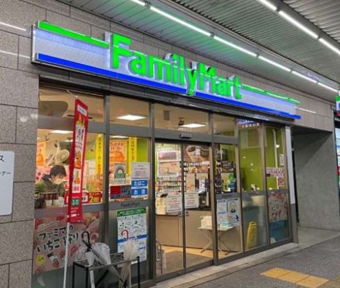 ファミリーマート 中野駅南口本通り店の画像