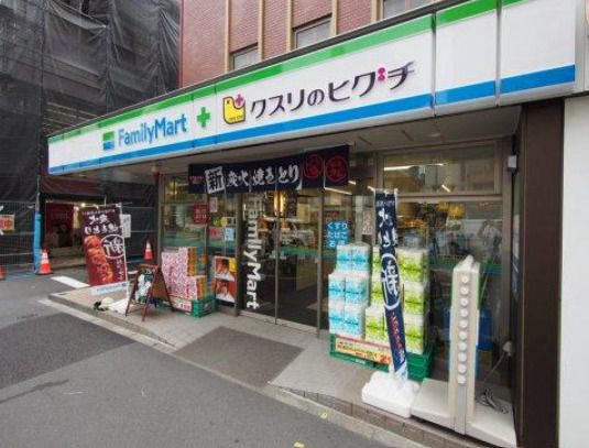ファミリーマート+クスリのヒグチ 中野坂上西店の画像