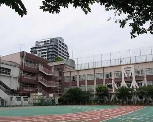 新宿区立市谷小学校の画像