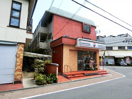 セブンイレブン 深草直違橋店の画像