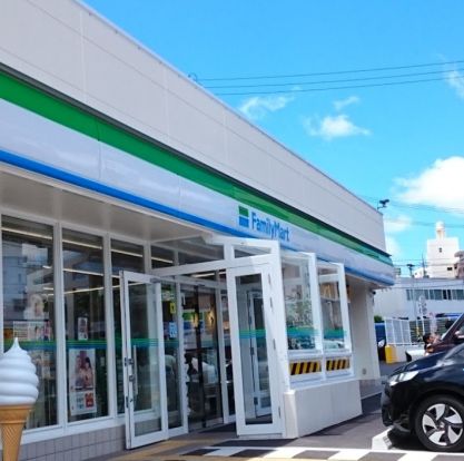 沖縄ファミリーマート 浦添高校前店の画像