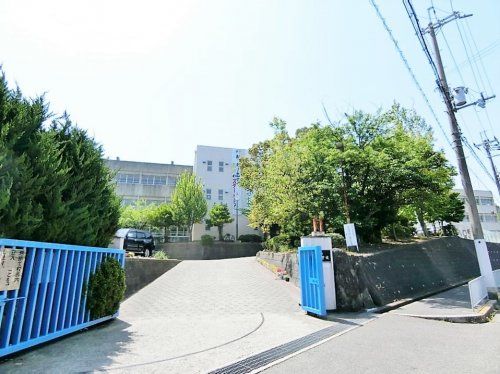 貝塚市立第四中学校の画像