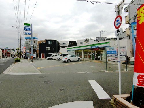 ファミリーマート 三津屋中店の画像