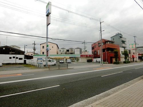 ファミリーマート 三津屋中三丁目店の画像