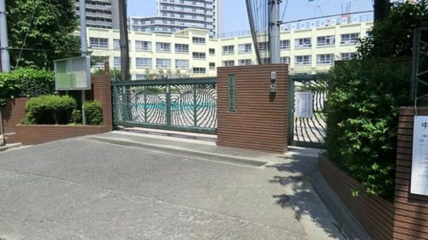 中野区立中野本郷小学校の画像