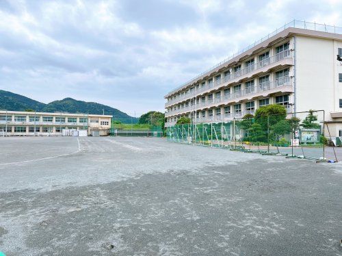 富士市立岩松中学校の画像